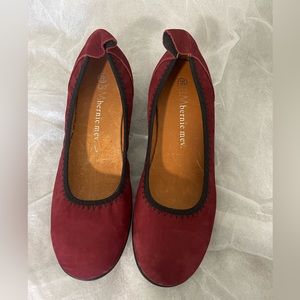 Bernie Bev. Red flats